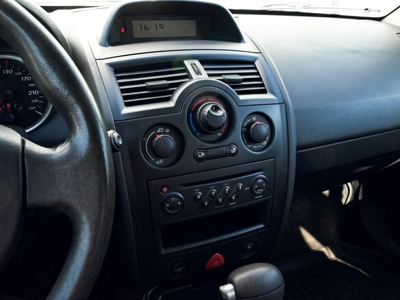 2006 Renault Megane II Рестайлинг, бежевый, 365000 рублей - вид 10