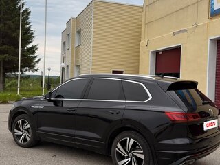 2018 Volkswagen Touareg III, чёрный, 4200000 рублей, вид 4