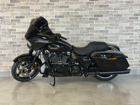 2024 Harley-Davidson Street Glide, чёрный, 3185000 рублей, вид 3