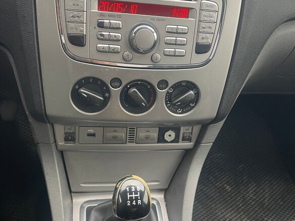 2010 Ford Focus II Рестайлинг, чёрный, 420000 рублей - вид 10