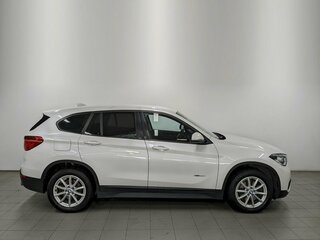 2017 BMW X1 20i xDrive II (F48), белый, 1990000 рублей, вид 4