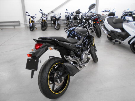 2014 Suzuki SFV 650 Gladius, чёрный, 440000 рублей, вид 3