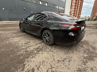 2020 Toyota Camry VIII (XV70) Рестайлинг, чёрный, 2550000 рублей, вид 3