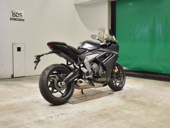 2024 Triumph Daytona 660, чёрный, 999000 рублей - вид 4