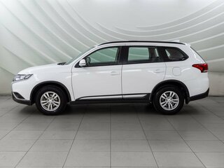 2021 Mitsubishi Outlander III Рестайлинг 3, белый, 2248000 рублей, вид 4