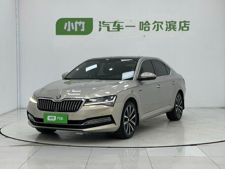 2022 Skoda Superb III Рестайлинг, золотистый, 2176000 рублей, вид 1