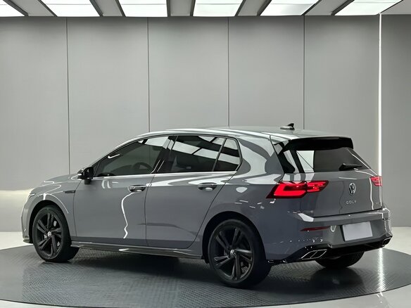 2023 Volkswagen Golf VIII, серый, 1990000 рублей - вид 5