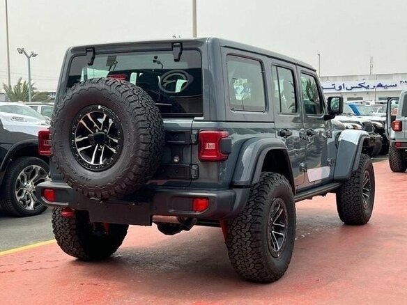 2026 Jeep Wrangler IV (JL) Рестайлинг, серый, 8330000 рублей - вид 3