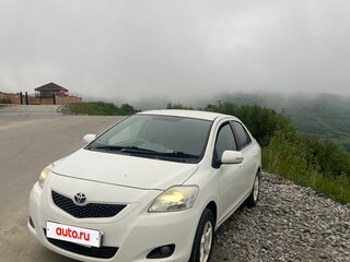 2009 Toyota Belta I, белый, 950000 рублей, вид 1