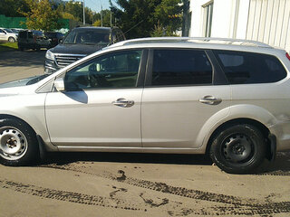 2010 Ford Focus II Рестайлинг, серебристый, 380000 рублей, вид 5