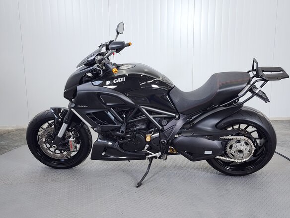2011 Ducati Diavel, чёрный, 729000 рублей - вид 4