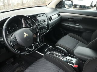 2017 Mitsubishi Outlander III Рестайлинг 2, серый, 1609000 рублей, вид 5