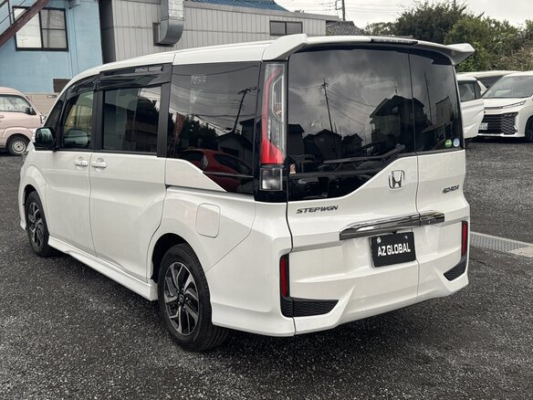 2017 Honda Stepwgn Spada V Рестайлинг, белый, 1700600 рублей - вид 5