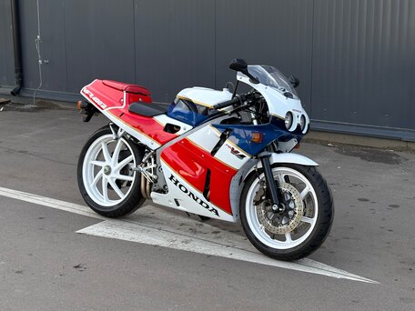 1993 Honda VFR 400, белый, 500000 рублей, вид 1
