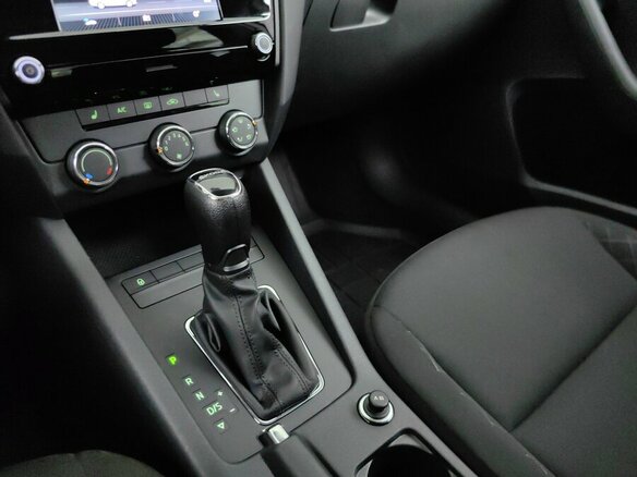 2020 Skoda Octavia III (A7) Рестайлинг, белый, 1840000 рублей - вид 16