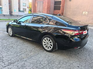 2021 Toyota Camry VIII (XV70) Рестайлинг, чёрный, 2530000 рублей, вид 1