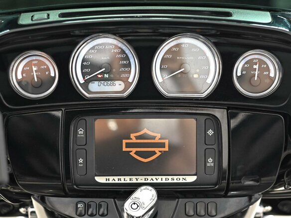 2015 Harley-Davidson Electra Glide, серый, 1499000 рублей - вид 8