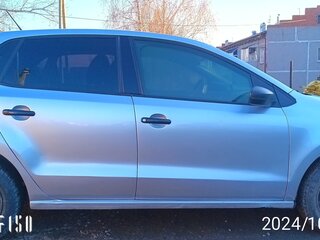 2010 Volkswagen Polo V, серебристый, 400000 рублей, вид 2