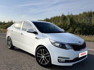 2015 Kia Rio III Рестайлинг, белый, 900000 рублей, вид 1