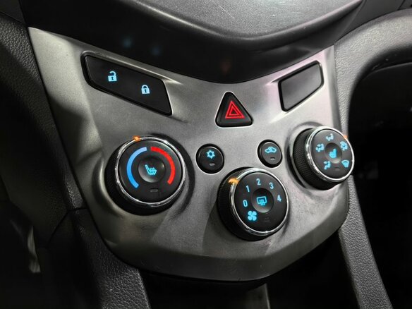 2014 Chevrolet Aveo II, серебристый, 550000 рублей - вид 17