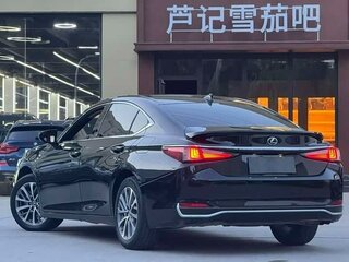 2022 Lexus ES 200 VII Рестайлинг, чёрный, 4150002 рублей, вид 3