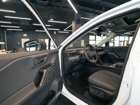 2026 Toyota RAV4 VI (XA60), белый, 4300000 рублей - вид 10