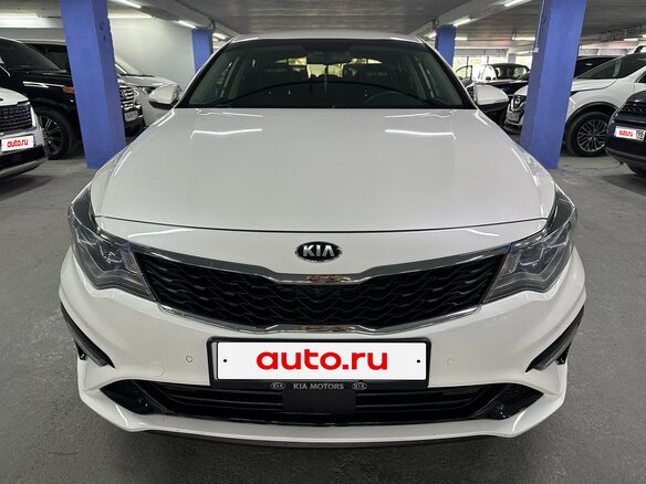 2019 Kia Optima IV Рестайлинг, белый, 1875000 рублей - вид 1