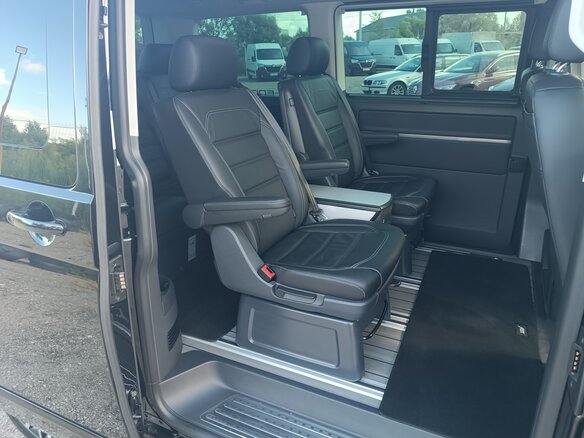 2022 Volkswagen Multivan T6 Рестайлинг, чёрный, 10300000 рублей - вид 18