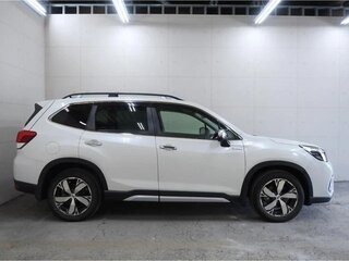 2021 Subaru Forester MHEV V, белый, 1999017 рублей, вид 3