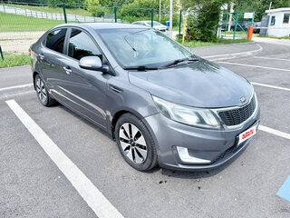 2013 Kia Rio 4-speed III, серый, 900000 рублей, вид 5