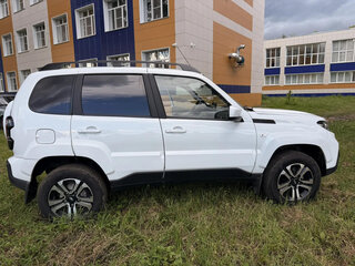 2024 Lada (ВАЗ) Niva Travel I, белый, 1100000 рублей, вид 3
