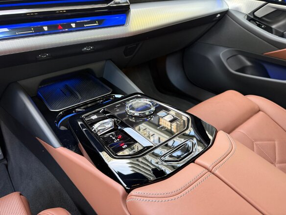 2025 BMW 5 серии 530i xDrive VIII (G60/G61/G68), чёрный, 8195000 рублей - вид 18
