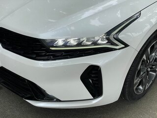 2023 Kia K5 III Рестайлинг, белый, 2390000 рублей, вид 5