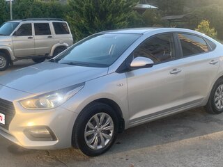 2018 Hyundai Solaris II, серебристый, 1228000 рублей, вид 2