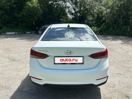 2018 Hyundai Solaris II, белый, 999999 рублей, вид 4