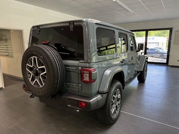 2025 Jeep Wrangler IV (JL) Рестайлинг, серый, 10670000 рублей - вид 3