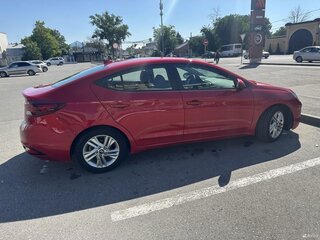 2020 Hyundai Elantra VI (AD) Рестайлинг, красный, 1400000 рублей, вид 3