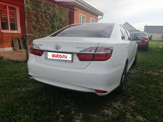 2015 Toyota Camry VII (XV50) Рестайлинг, белый, 1910000 рублей, вид 3