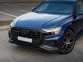 2020 Audi Q8 55 TFSI I (4M), синий, 5990000 рублей, вид 3