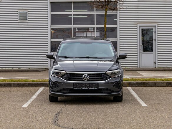 2022 Volkswagen Polo VI, серый, 1395000 рублей - вид 1