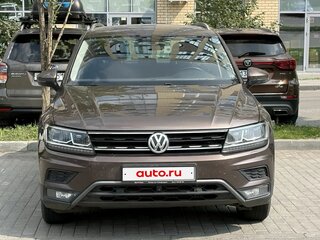 2017 Volkswagen Tiguan II, коричневый, 2500000 рублей, вид 2