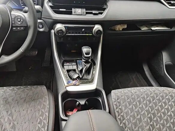2024 Toyota RAV4 V (XA50), чёрный, 4023297 рублей - вид 7