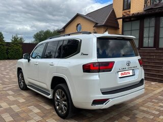 2021 Toyota Land Cruiser 300 Series, белый, 8600000 рублей, вид 3