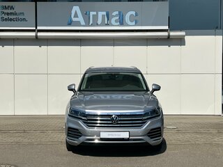 2021 Volkswagen Touareg III, серый, 5290000 рублей, вид 3