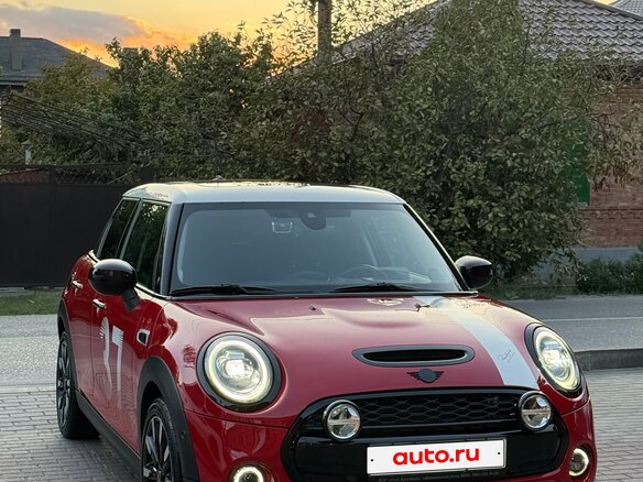 2020 Mini Hatch Cooper S III (F55/F56) Рестайлинг, красный - вид 10