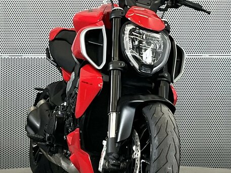 2023 Ducati Diavel V4, красный, 2169000 рублей, вид 3