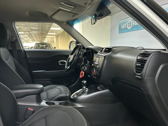 2015 Kia Soul II, белый - вид 13