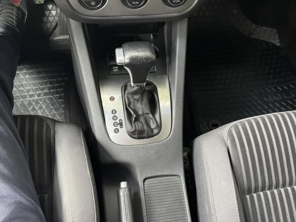 2007 Volkswagen Golf V, красный, 595000 рублей - вид 11