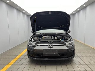 2023 Volkswagen Golf VIII, серый, 1590000 рублей, вид 3