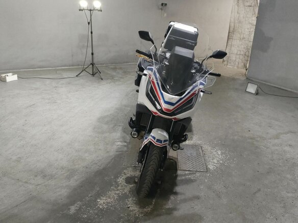 2022 Honda NT1100, белый - вид 2